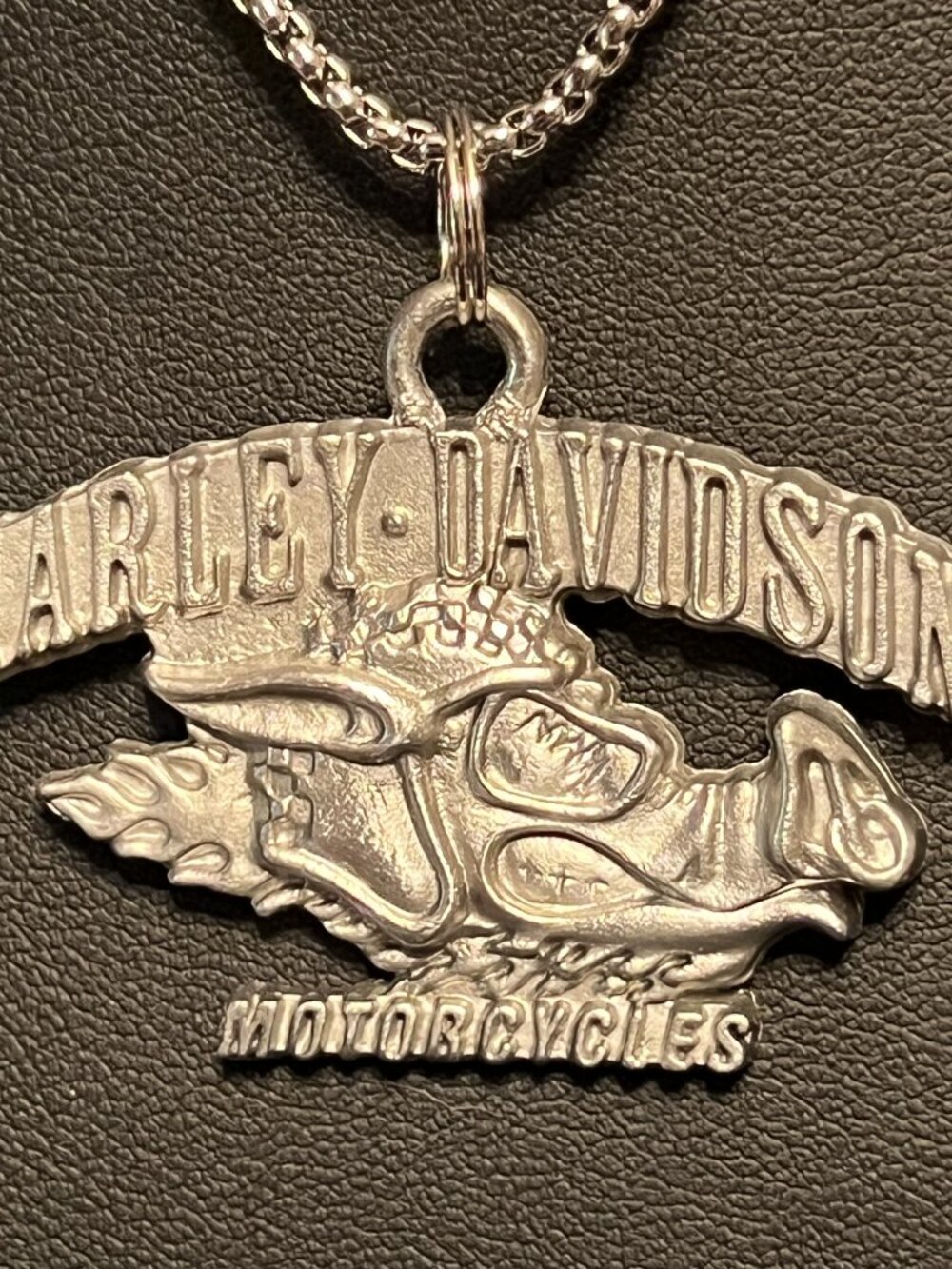 2005 Harley Davidson HOG Pendant Necklace (446) *PLEASE READ DESCRIPTION*